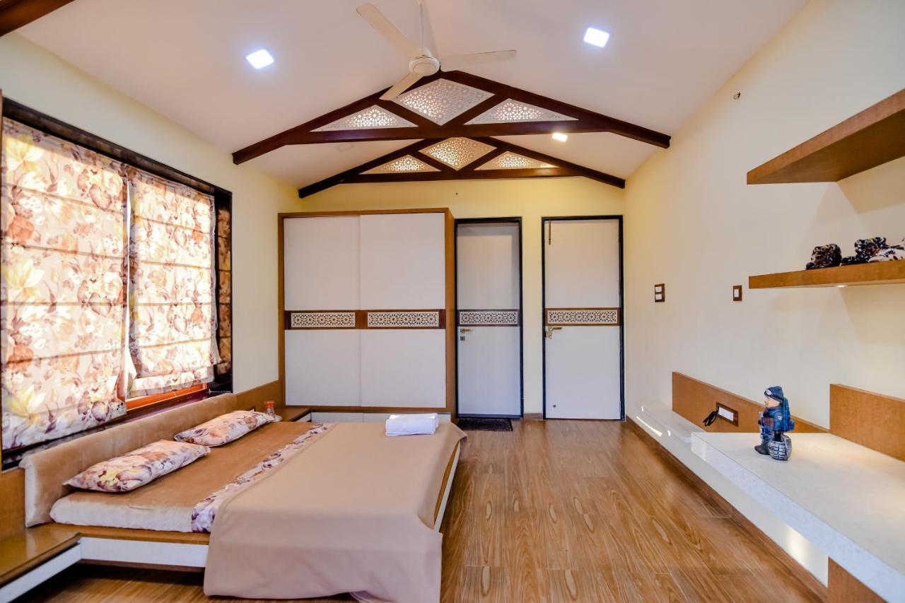 Lifeline Villas - Luxurious Taraangan 4 Mountain View Villa With Biggest Pool And Huge Open Area Лонавала Экстерьер фото