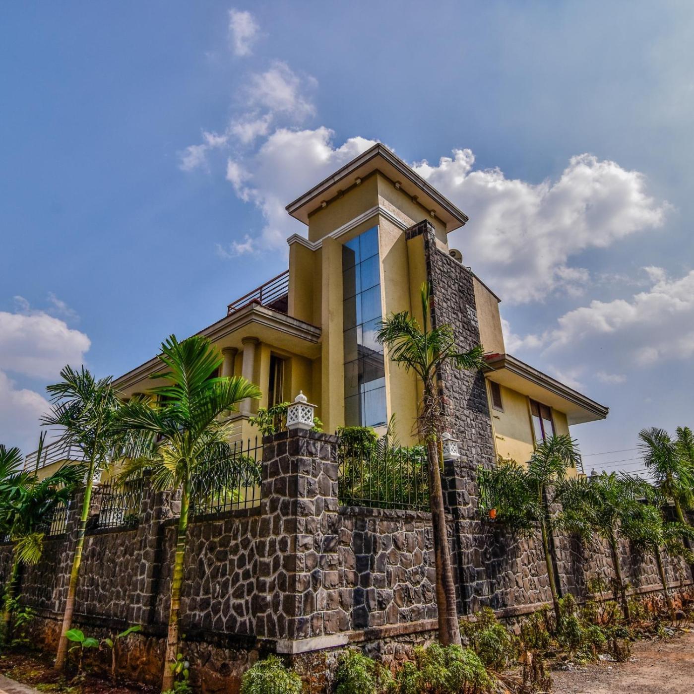 Lifeline Villas - Luxurious Taraangan 4 Mountain View Villa With Biggest Pool And Huge Open Area Лонавала Экстерьер фото